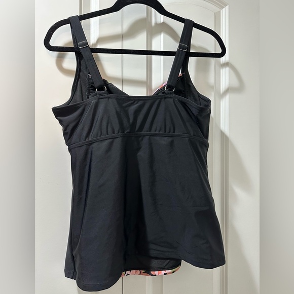 BloomChic Plus Size Floral Print Swim Top - Picture 2 of 2